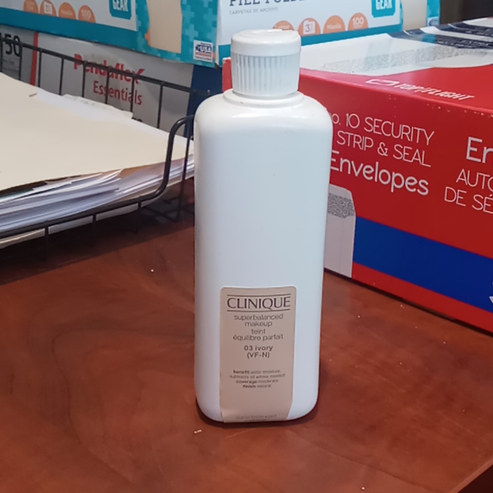 Clinique Super Balanced Makeup 03 Ivory